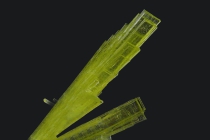 Arsenuranospathit-89Lattenförmig